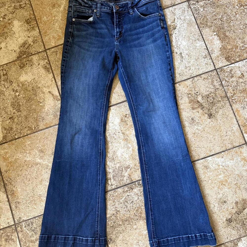 Silver jeans co Avery bootcut style - Picture 2 of 6